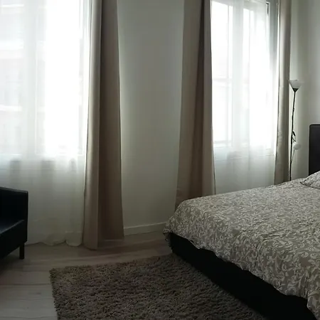 Loft D'artiste 30 M Du Vieux Port Apartment